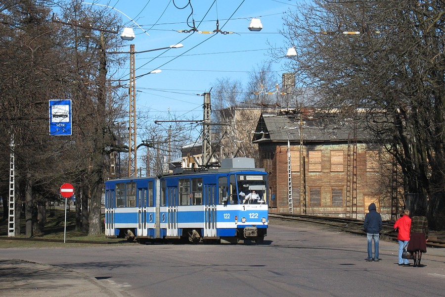 Tatra KT4SU #122