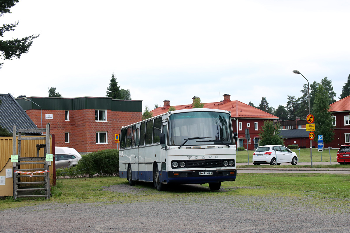 Volvo B10M / Kutter 9 #FXR 492