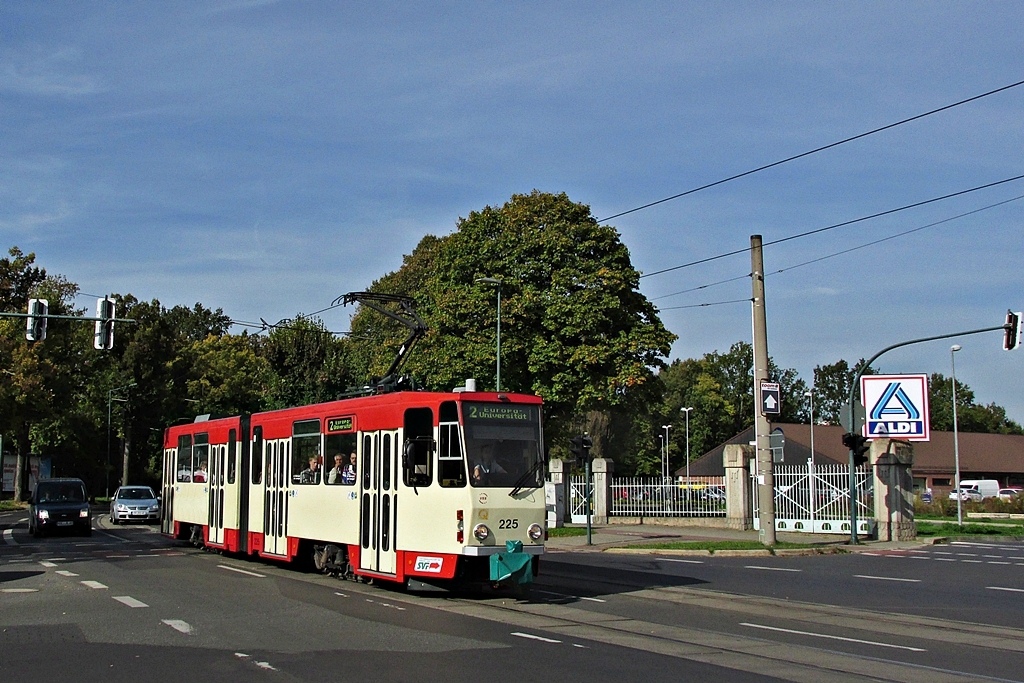 Tatra KT4DM #225